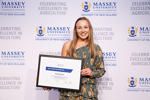 Winner of Ag students of the year 2019 holding up her certificate