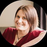 Dr Nikki Kells